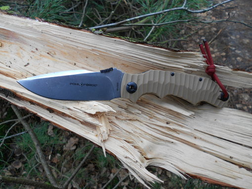 Lemmet en handgreep goed zichtbaar Lemmet en handgreep goed zichtbaar