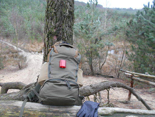 Rugzak voorzien van een rode achterlicht Rugzak voorzien van een rode achterlicht
