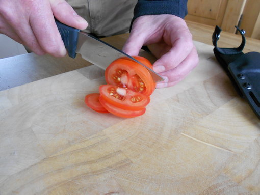 Halverwege tomaat snijden
