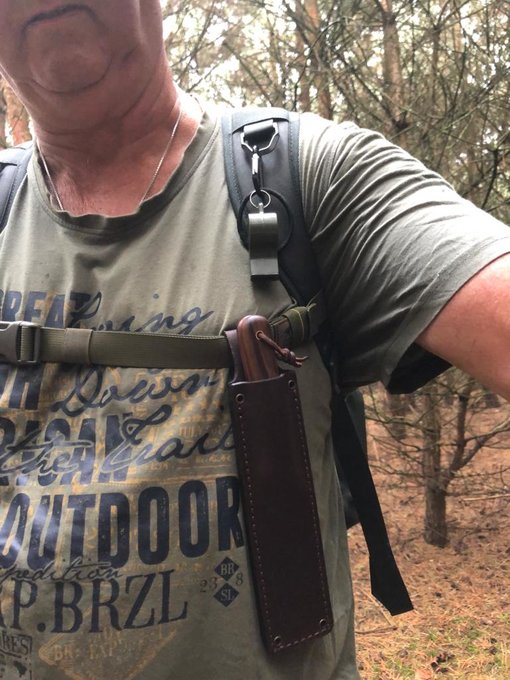 Dragend aan de borstriem Dragend aan de borstriem